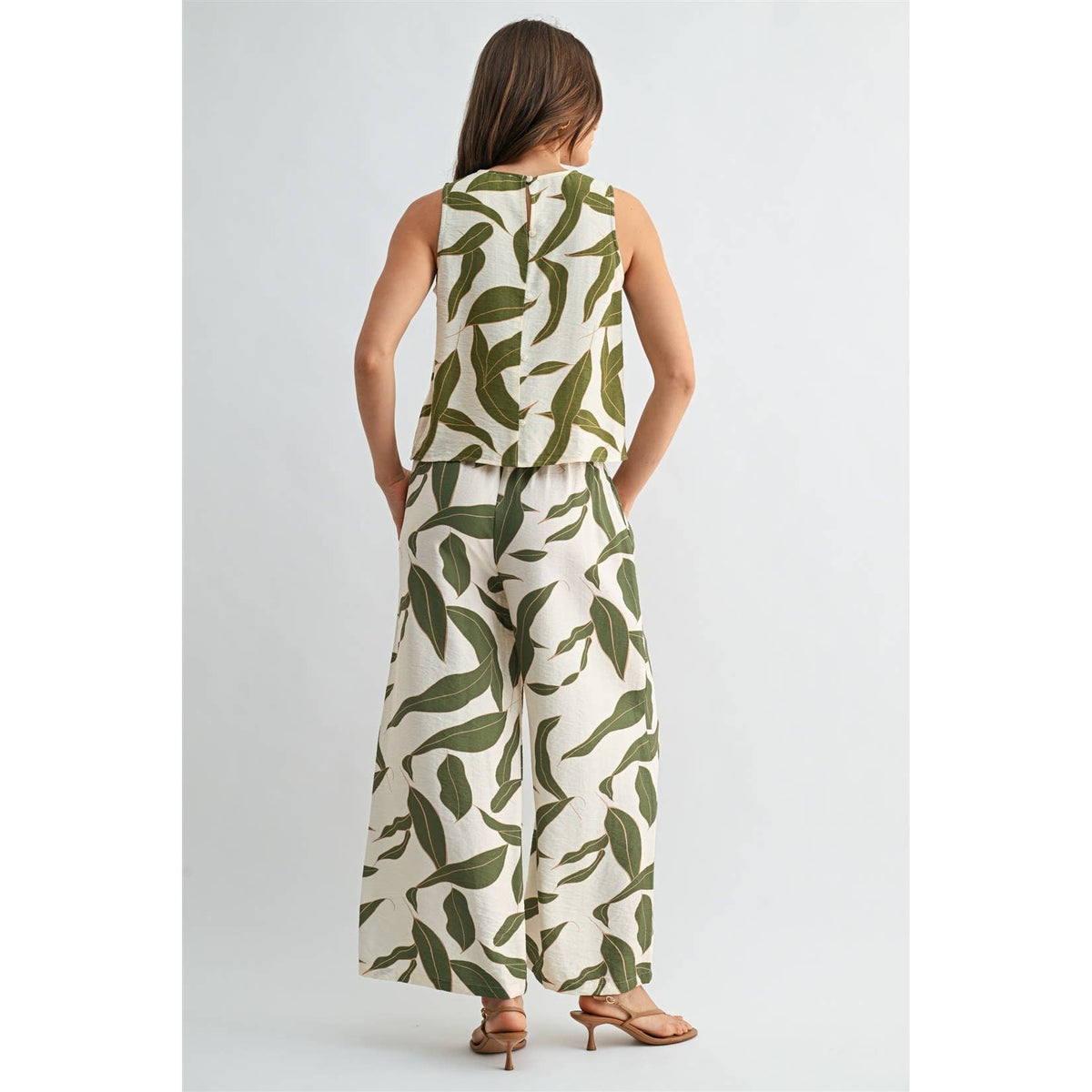 FUN2FUN - LEAF PRINT BACK BUTTON SLEEVELESS TOP