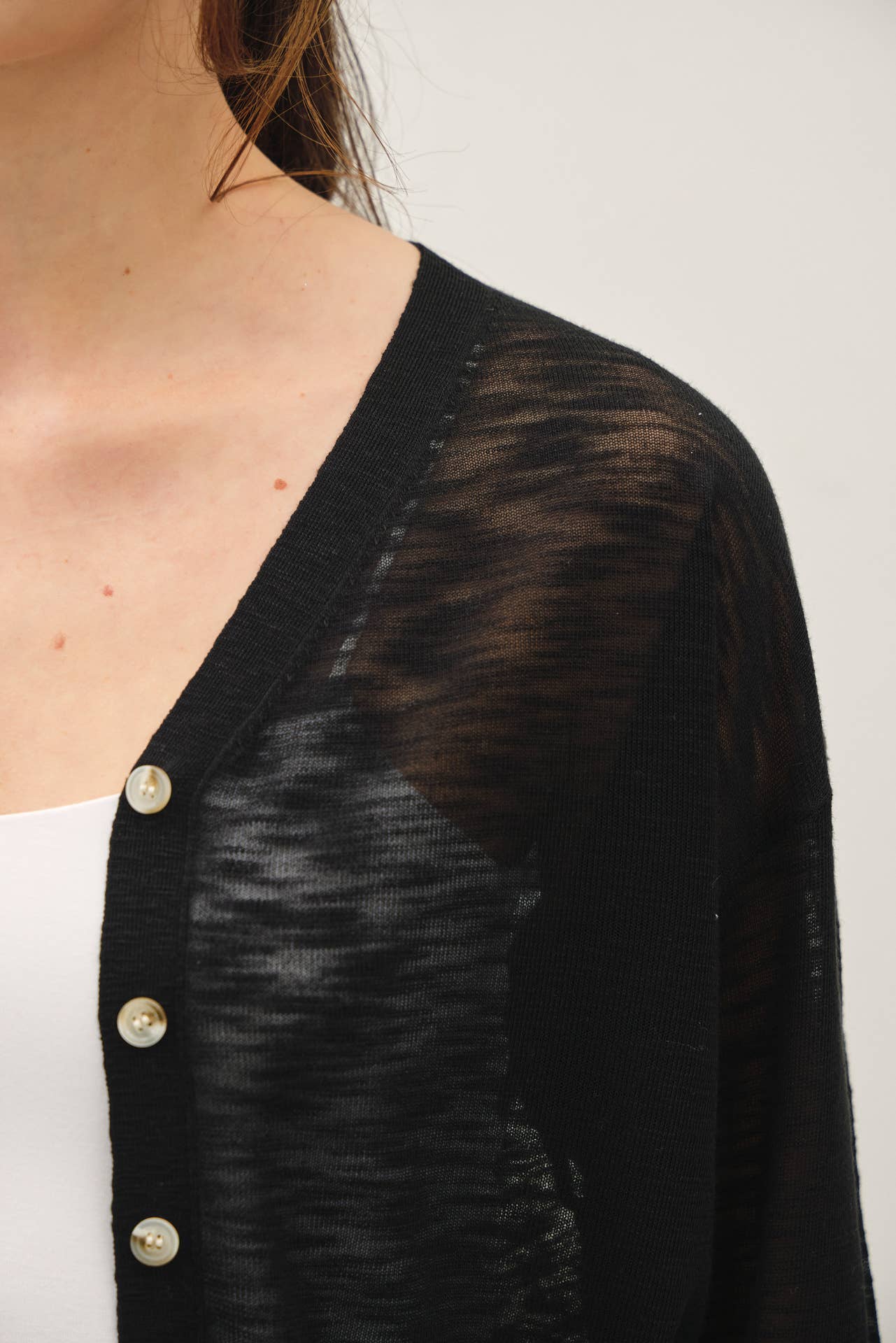 Be Cool - ULTRA FINE SLUBBED V-NECK FINE KNIT CARDIGAN