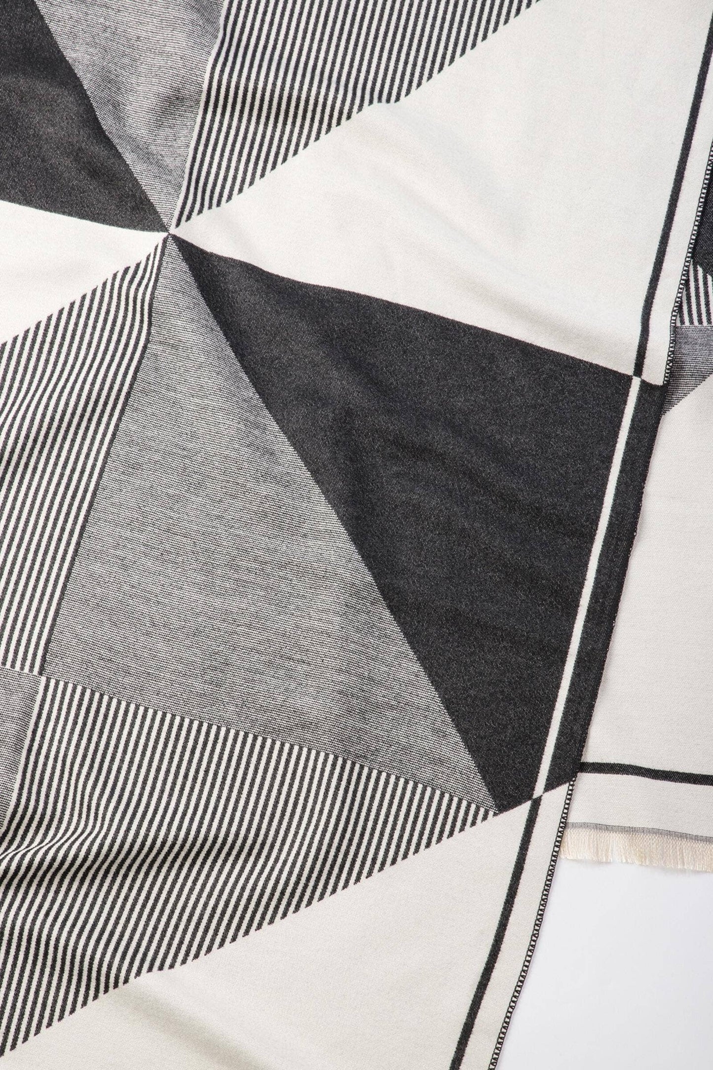 SAACHI - Geometric Striped Reversible Scarf