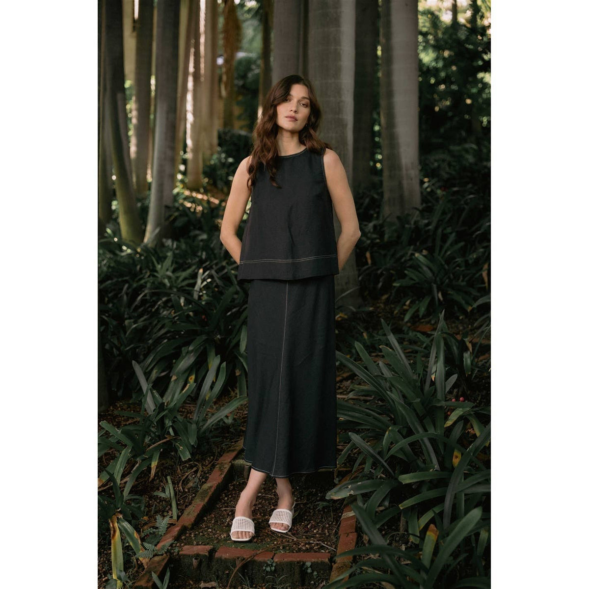 FUN2FUN - LINEN PLEATED BACK SLEEVELESS TOP