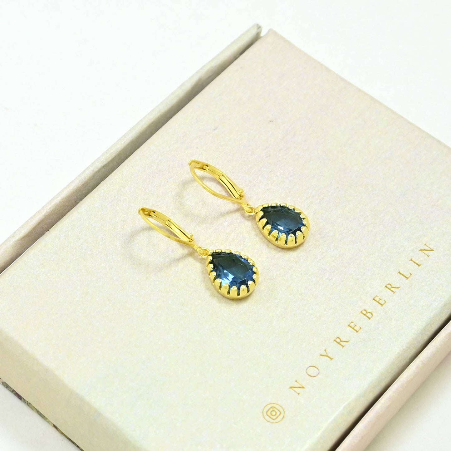 Schmuckoo x Noyre Berlin - Jaydie Earring Gold Plated -  Blue Iolite