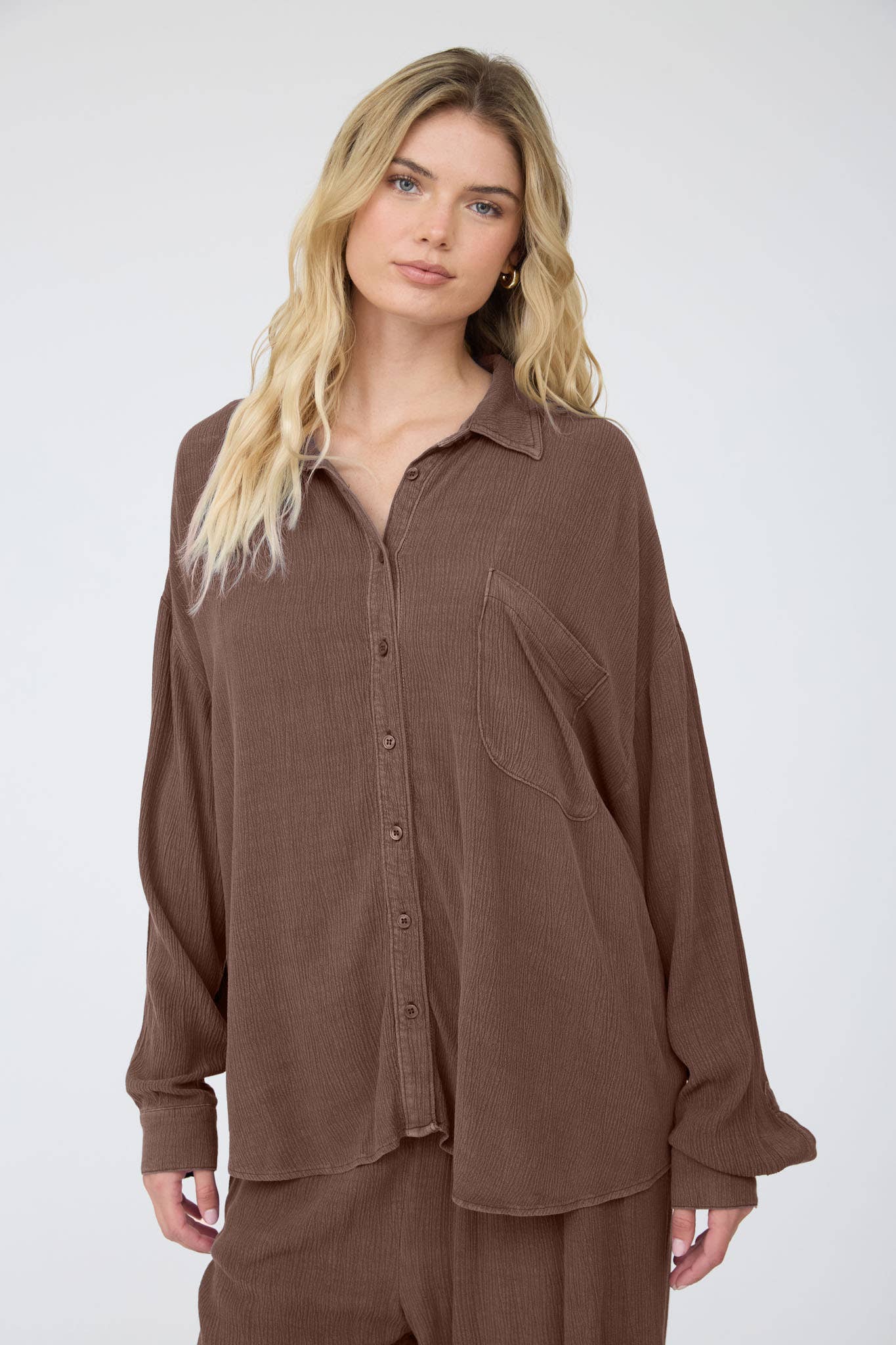 CRINKLE PLISSE COLLARED LONG SLEEVE BUTTON DOWN - Blu Pepper