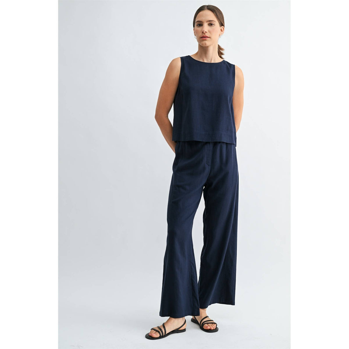 FUN2FUN - LINEN BLEND SLEEVELESS BUTTON BACK TOP