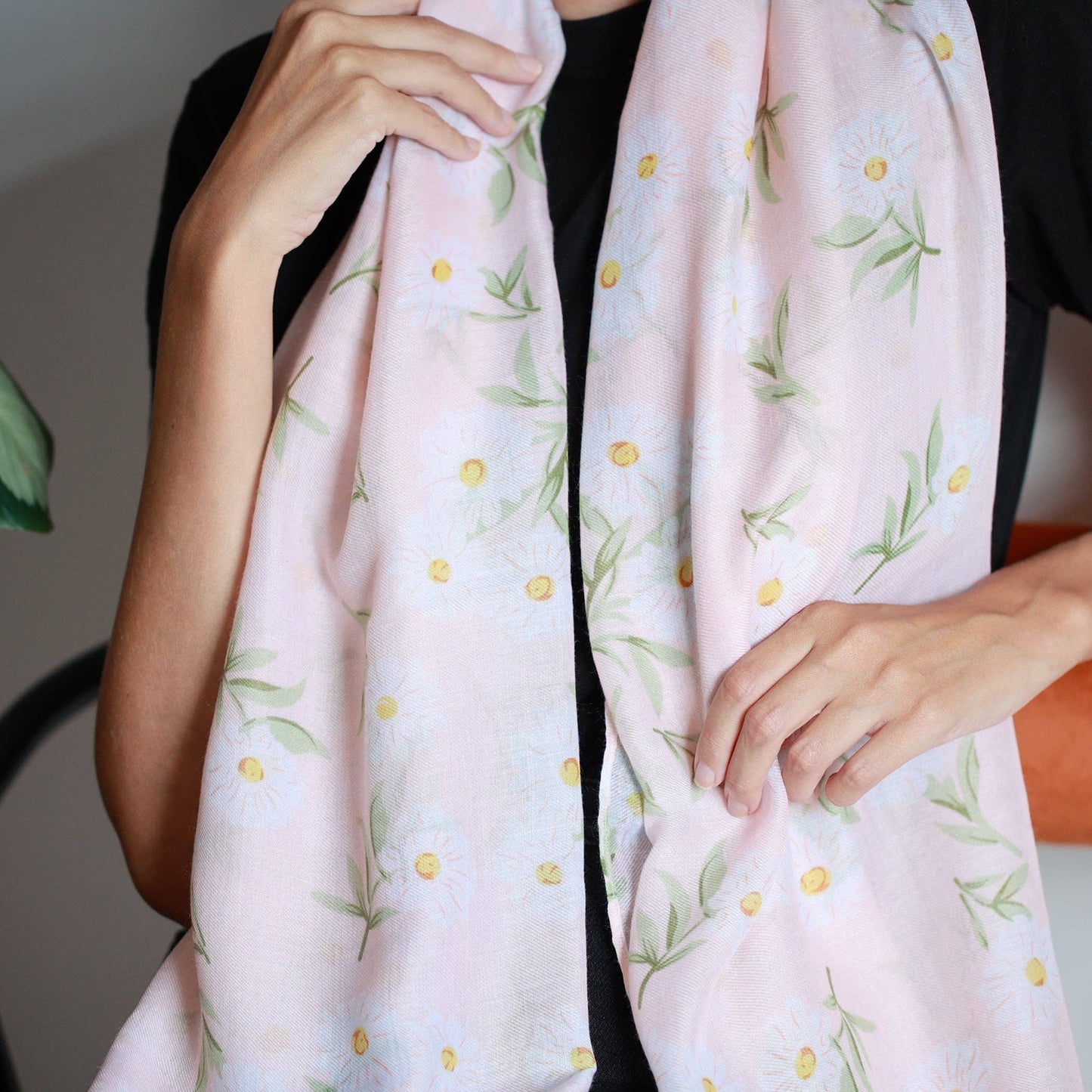 Studio Hop - White Daisy Blossom Soft Pink Scarf