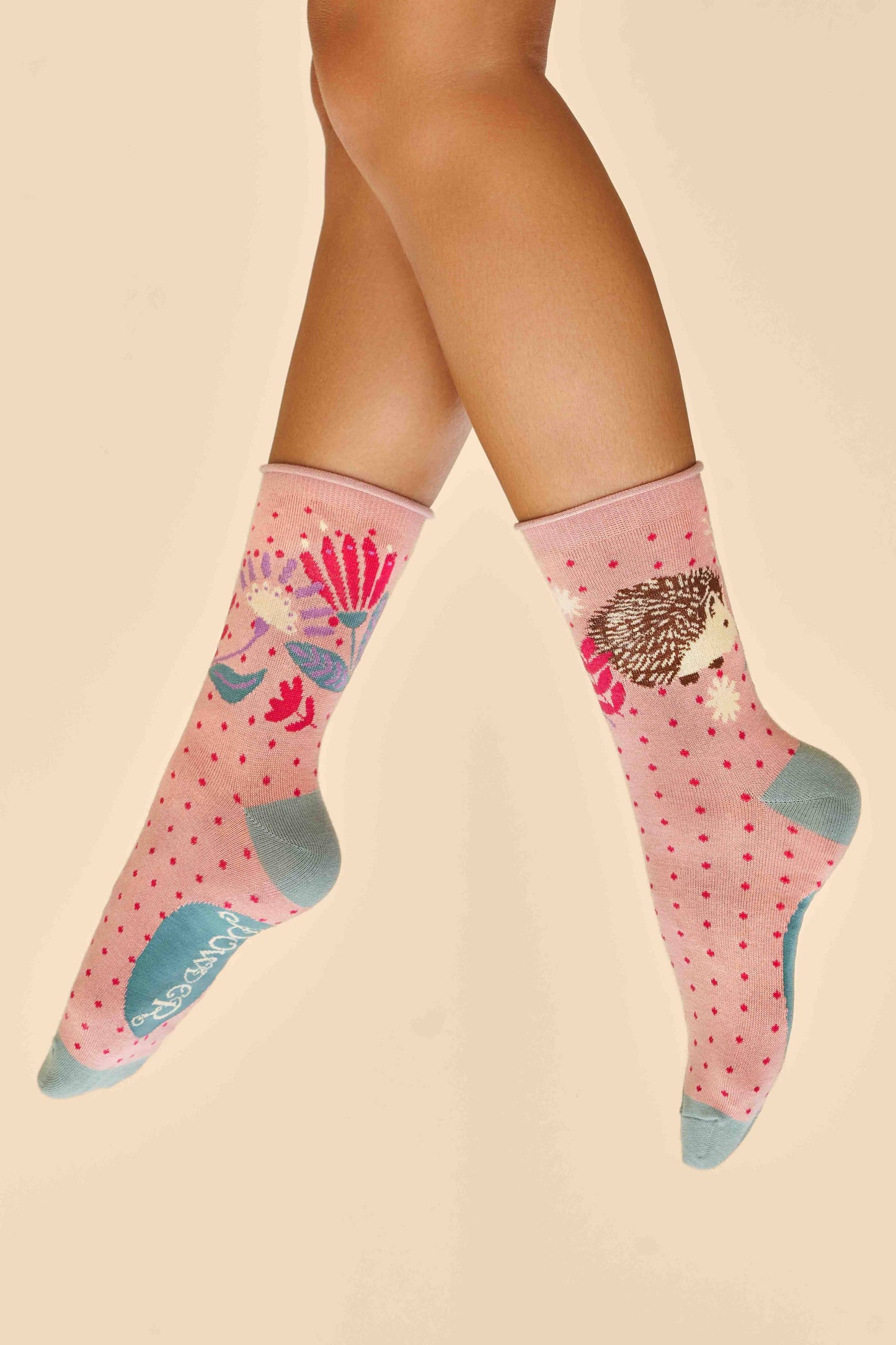 Powder Design inc - US - Hedgehog Hunting in Leaves Ankle Socks - Petal