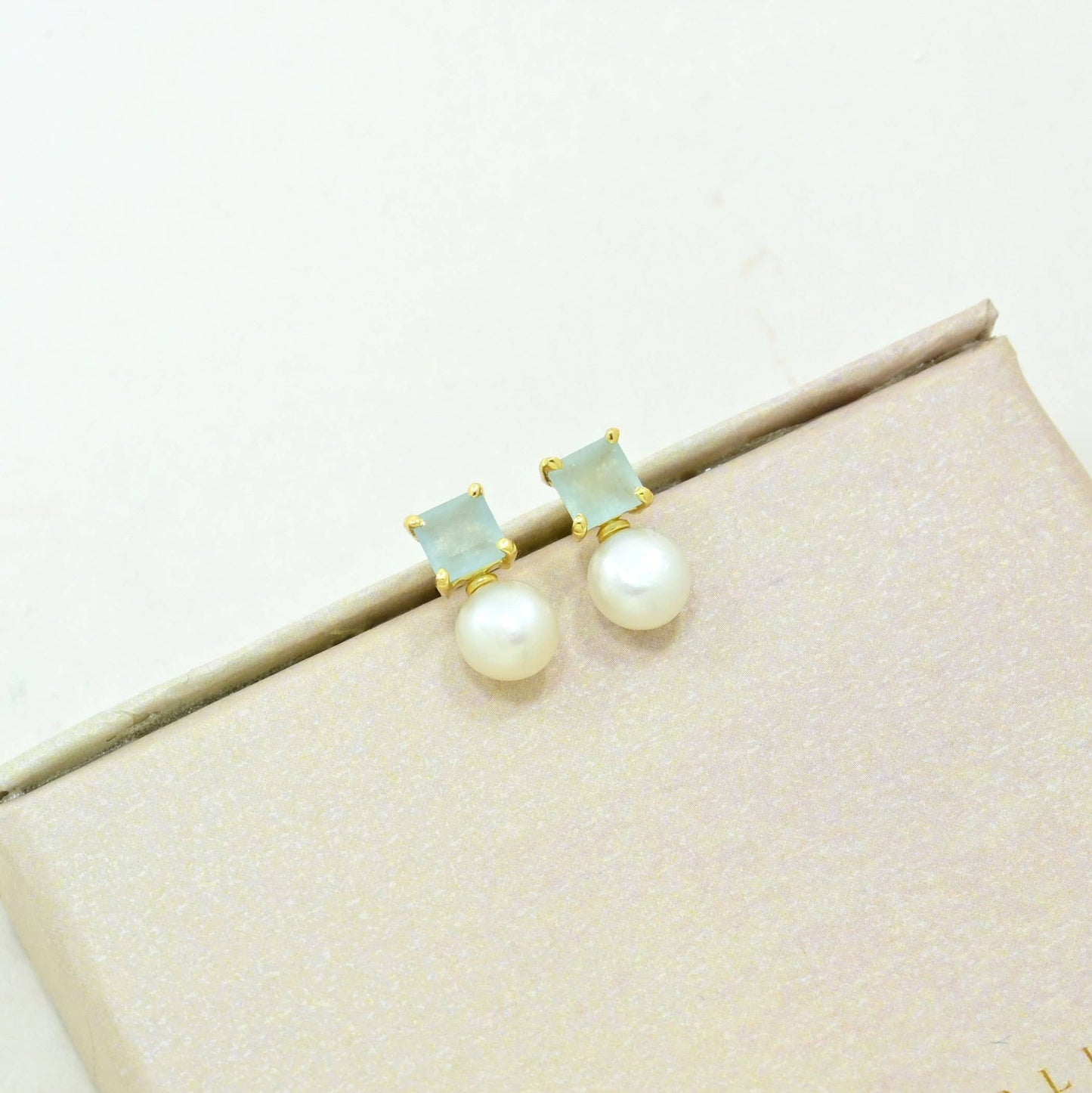 Schmuckoo x Noyre Berlin - Aaliyah Earring Gold Plated - Pearl & Aquamarine Chalcedony