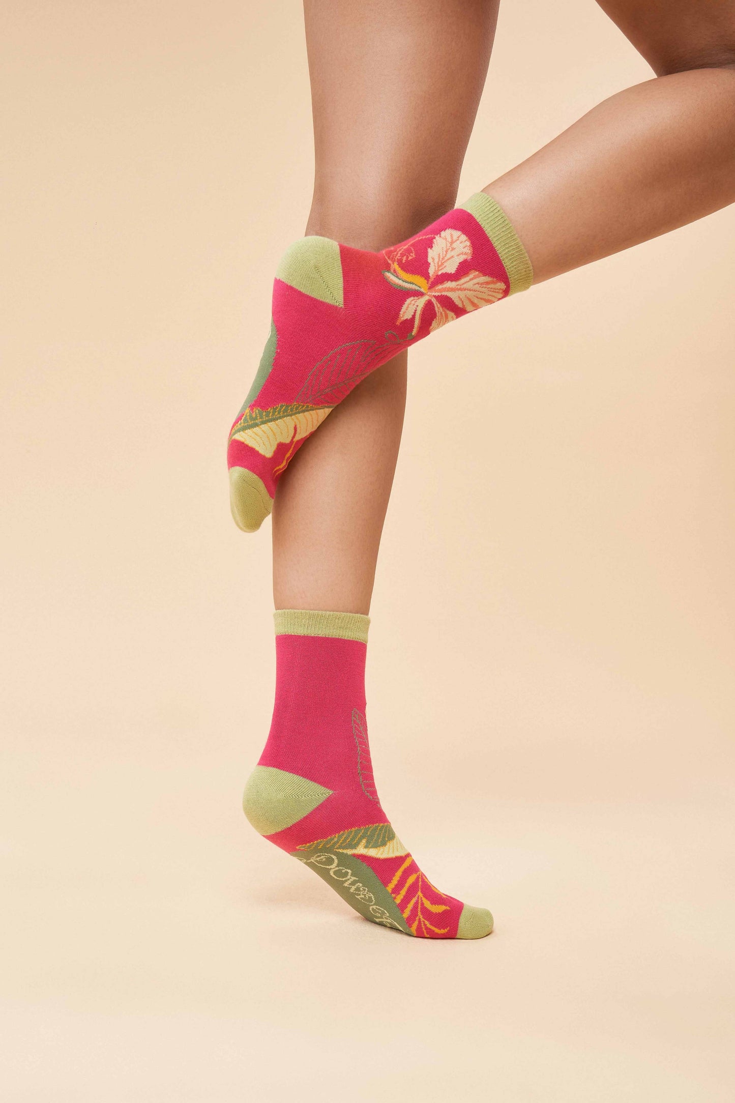 Powder Design inc - Delicate Tropical Ankle Socks - Dark Rose