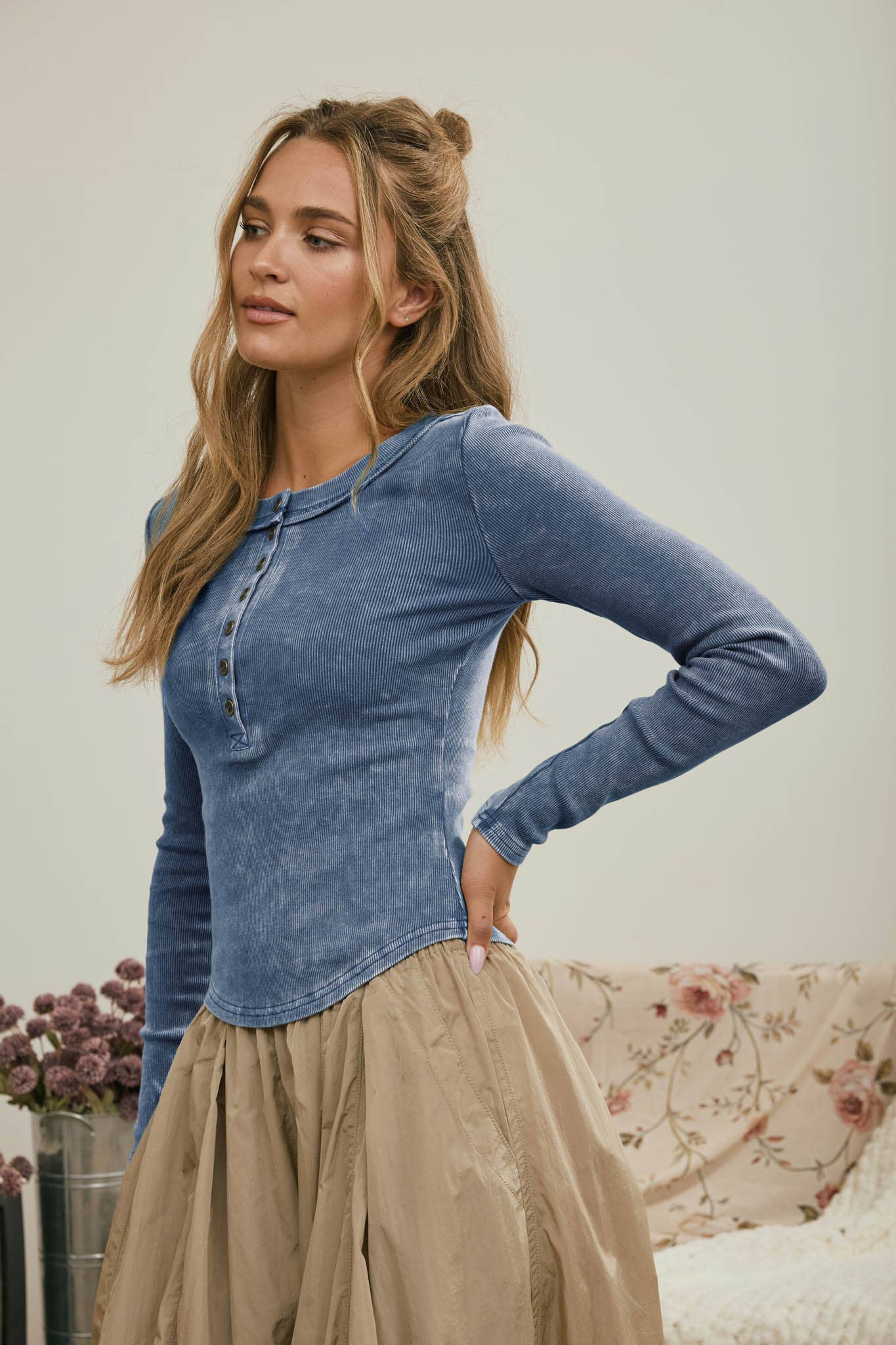 WASHED LONG SLEEVE RIBBED HENLEY KNIT TOP - Blu Pepper