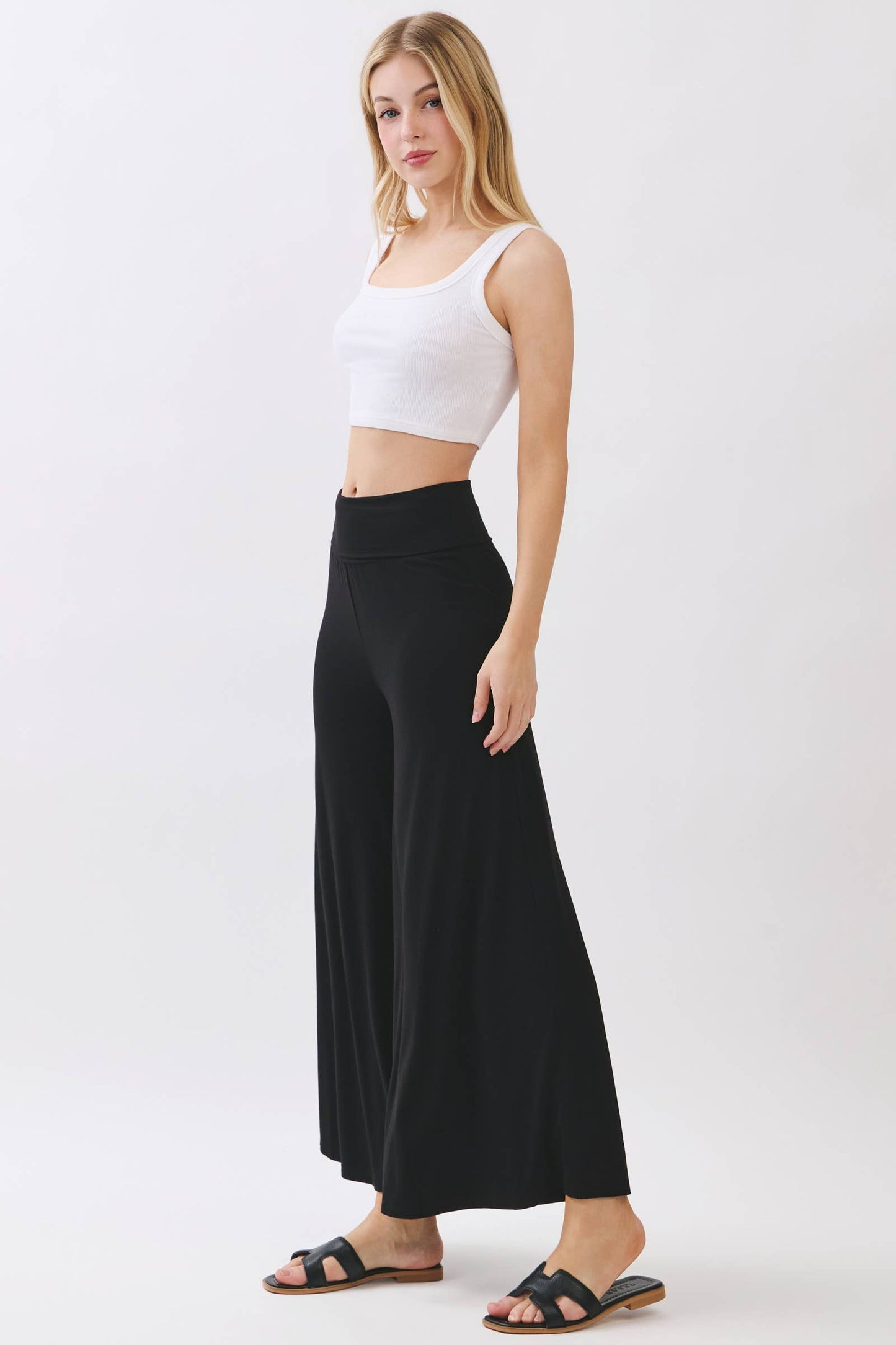 SOLID WIDE LEG CROP PANTS - Final Touch