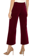 Load image into Gallery viewer, corduroy crop wide leg w/ patch pockets 27&quot;ins
