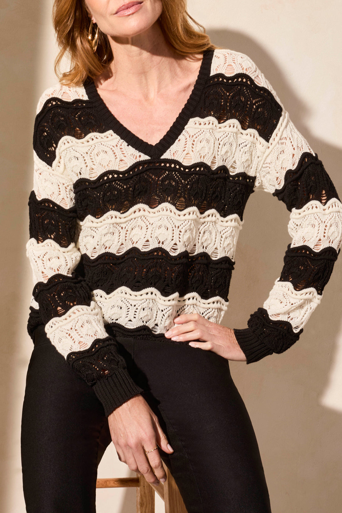 L/S V-NECK CROCHET SWIRL STRIPE SWTR