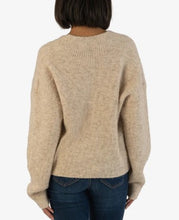 Load image into Gallery viewer, BEEBA - SCOOP NECK PULLOVER
