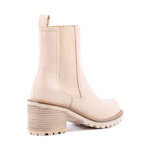 Seychelles Far-Fetched Lugg Sole Boot with elastic Sides
