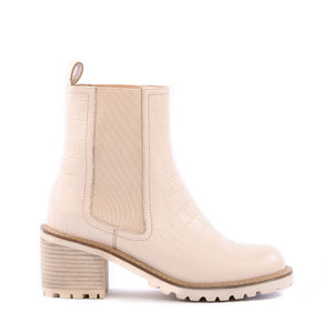 Seychelles Far-Fetched Lugg Sole Boot with elastic Sides